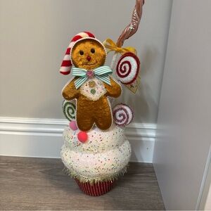 NWT-Mark Roberts 2020 Collection Sprinkle Cupcake 21-Inch Figurine